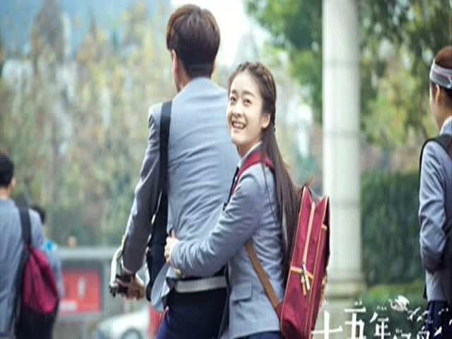 夏季的时尚女孩